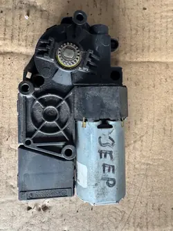 Motor de techo corredizo Jeep OE OEM 30020271J - Usado