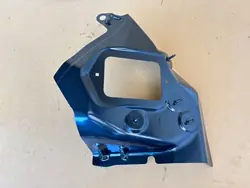 Para-lama inferior esquerdo traseiro Mazda 3 OEM B4YC-71-40X