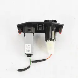 Tupakansytytin USB-C-paneeli OEM 58821-F4030 Toyota