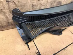 Höger plast vindrutepelare OEM 72333-54P1 Suzuki