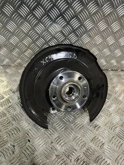 Volvo XC40 2019 Takaosanavanne OEM 32221150