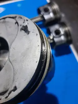 Gebrauchter Kolben und Pleuel für VW 2.0 SDI BST Motor
