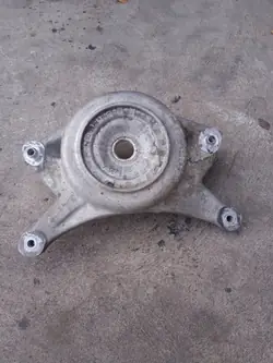 Övre stötdämpare fäste Audi A4 B8 A5 höger fram 8K0412384F