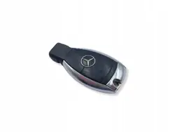 Llave Mercedes OEM UHP2244 - 2 Botones Plata Usada
