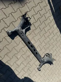 Skoda Fabia IV bakvagnsbalk OEM OOR3501