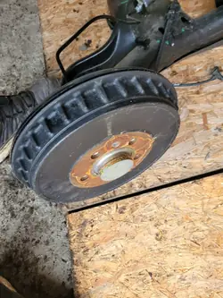Placa de anclaje de tambor de freno derecho OEM 2Q0609076