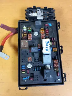 Caixa de fusíveis Opel Astra J OEM 13449209 - Usado
