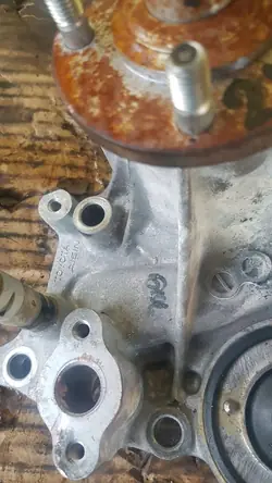 Vattenpump Termostat Toyota Hilux 2.4D