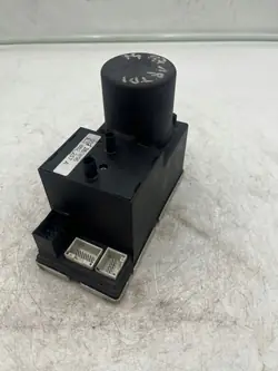 Audi centrale vergrendelpomp OEM 8L0862257A - Gebruikt