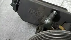 Pompe de direction assistée Opel Vectra B 1.6B 96R Sedan 90495957