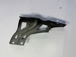 Support de garde-boue avant gauche OEM 8U0821135
