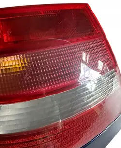 Lanterna traseira esquerda OEM 8D0945095G para Audi A4 B5 Sedã