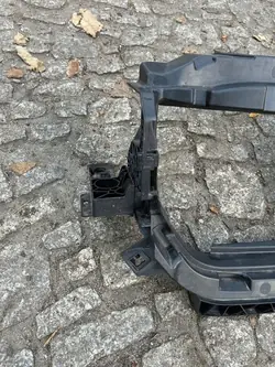 Luftintagsgaller BMW X1 U11 Framsidan 701111612