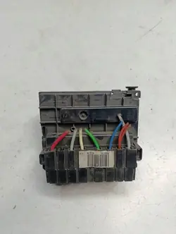 Caja de fusibles Peugeot OEM 9661087080 - Usado