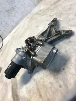 VW Öljynsuodattimen kiinnike OEM 06L117021G TIGUAN