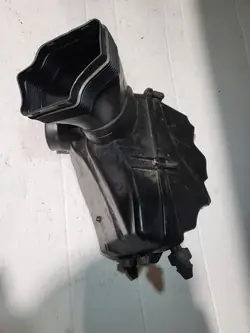 Ilmansuodattimen kotelo AUDI A6 (4F2, C6) 5.2L bensiini