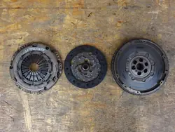 Kit d'embrayage AUDI A1 1.0 TFSI 04C141025R