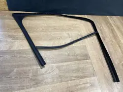 Joint de vitre porte avant gauche J8A221597A Range Rover Velar