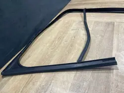 Fönsterpackning dörr vänster fram J8A221597A Range Rover Velar