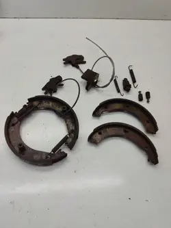Handbremsbacken BMW 7 E32 1993 OEM 440400