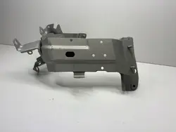 Audi Q7 4M fram vänster stänkskärmsfäste OEM 4M0821131F