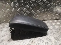 Mercedes-Benz CLA konsolin käsinoja OEM 2466801419
