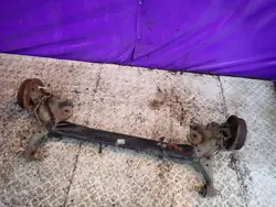 Poutre d'essieu arrière OEM Zawada-310800- Mitsubishi Colt