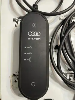 Chargeur Audi E-Tron OEM 8V4971675AP - Occasion