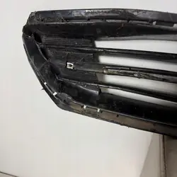 Kia Optima III etupuskurin ritilä OEM 865602T700
