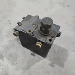 Mercedes-Benz OEM 0015533701 Hydraulic Cab Lift Pump
