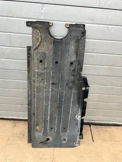 Porsche Macan 95B Underkroppsskydd Höger Sida OEM