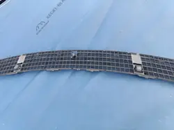 Mercedes W203 Jäähdyttimenritilä OEM A2038801905 - Käytetty