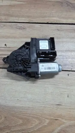 Käytetty ikkunanohjain OEM 1T0959702R Oikea etu