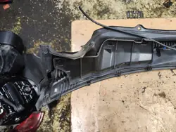 SUSWMK793 Cache-essuie avant pour Suzuki Swift MK7