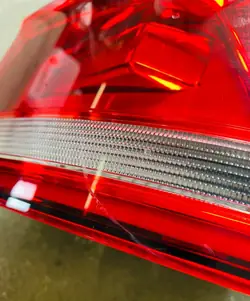 Lámpara Trasera VW Touran OEM 5TA945096A Lado Derecho