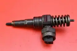 Ruiskutuspumppu OEM 038130073AA VW Passat B5 1.9 TDI:lle