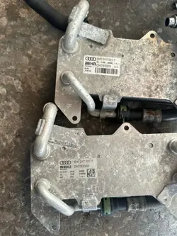 Audi A8 S8 4H Öljynjäähdytin OEM 4H0317021T