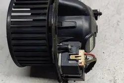 Relé de ventilador de calefacción VW PASSAT B7 ALLTRACK F011500045