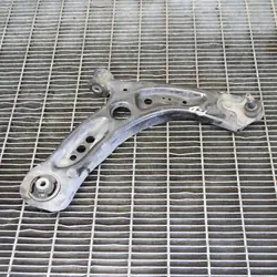 Braccio di controllo inferiore anteriore destro Skoda Octavia Mk3 2017 OEM