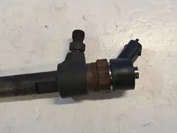 Injecteur SAAB 9-3 ESTATE (YS3F) 1.9L 2006 93186428
