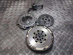 Kaksimassainen Flywheel + Kytkinlevy Mercedes W203 2.2 CDI