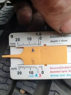 Grelha traseira de bagageira Mercedes-Benz OEM 22565R17