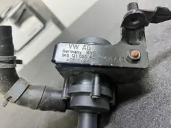 Pompe à eau Volkswagen OE 1K0121093AD + 1K0965561F