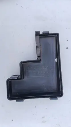 Nissan Sulakekotikansi OEM bezpiecznik - Käytetty