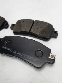 Plaquettes de frein avant OEM DHY8-33-28Z pour Mazda 2 2014-2021