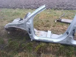 Pilar dianteiro esquerdo OEM Volvo S60 II - Usado