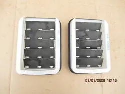 Grelha ventilação Toyota Yaris OEM 6281002260 - Usado