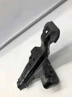 Mercedes-Benz OEM A1776203400 Pakoputken kiinnike