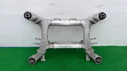 BM5U-390827-AK Bakre fjädringsbärare Begagnad BMW OE