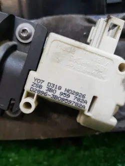 Matkustajan hansikaslokero Audi Q7 OEM 4L1857035E 3B0959782A